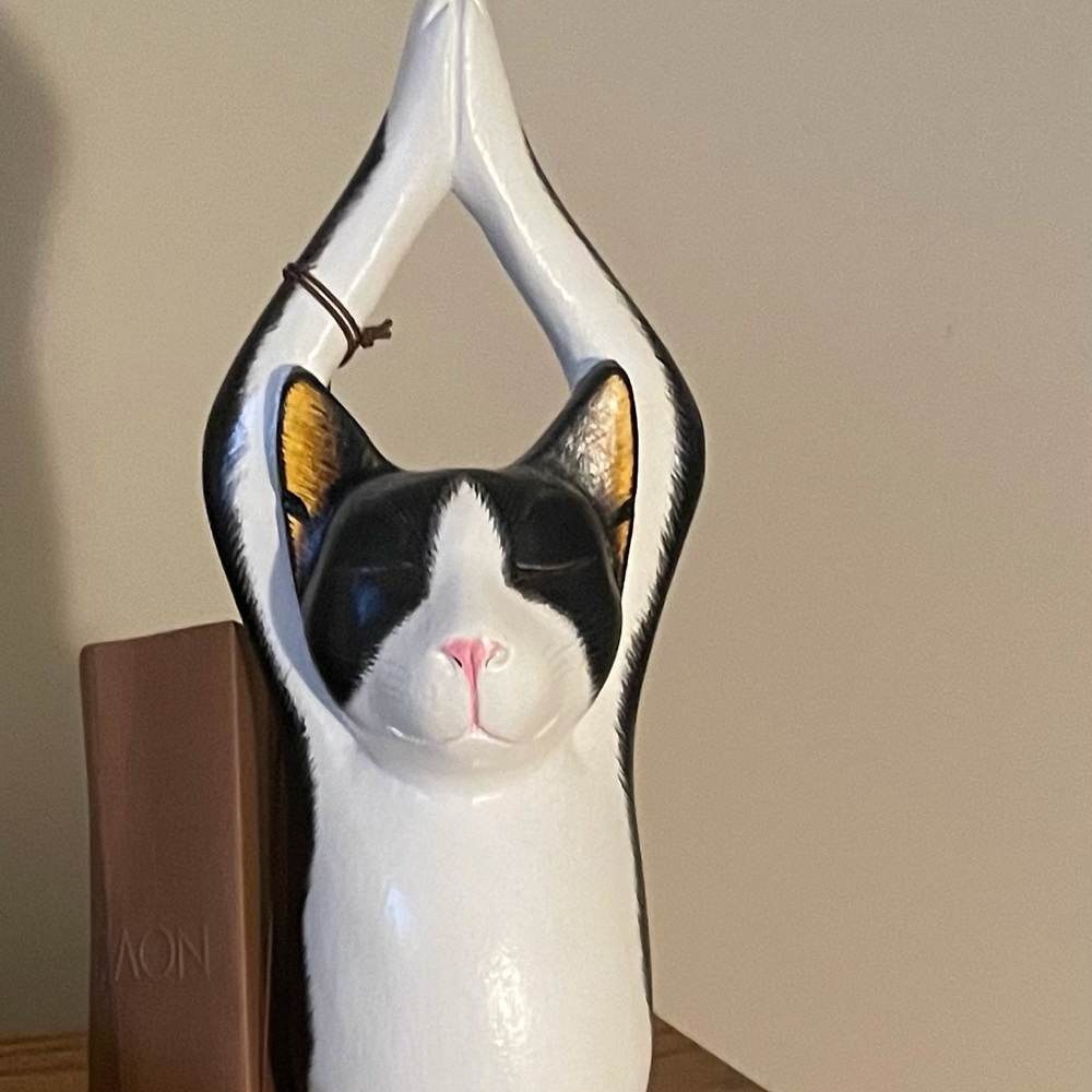Tuxedo cat yoga figure 9” x5”tall NWTS - Picture 7 of 8